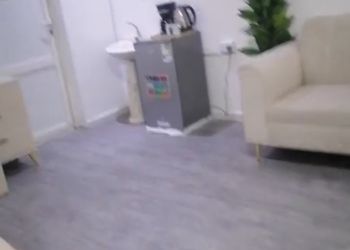 استديو بسرير ماستر وجلسة جانبية 