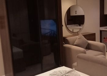 استديو بسرير ماستر وجلسة جانبية 