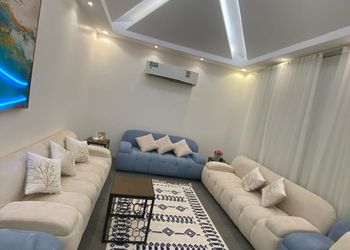 شاليه بألعاب مائية وجلسة خارجية