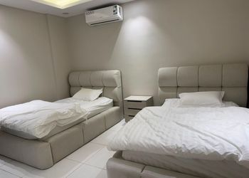 شقة بصالة مريحة وغرفتين نوم 