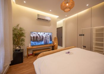 استديو بأثاث مريح وبسيط 