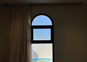 شاليه بجلسة خارجية ومسبح 
