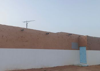 استراحة بمجلس وفناء خارجي 
