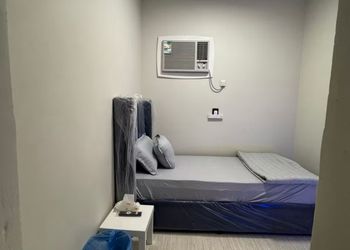 استديو بأثاث مريح وبسيط 