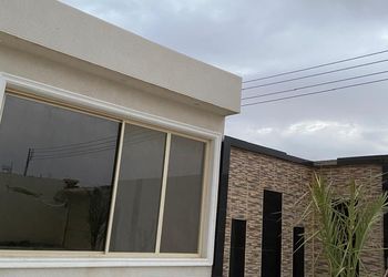 استراحة بمسطح اخضر وجلسة