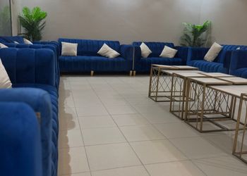 استراحة بجلسات خارجية ومسبح 