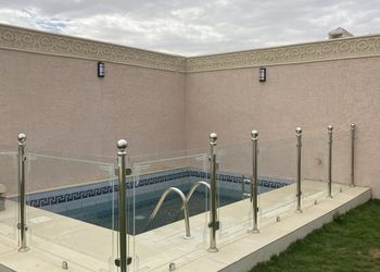 شالية بمسطح اخضر و مسبح خارجي