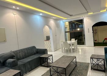شاليه بجلسة خارجية وغرفتين نوم 