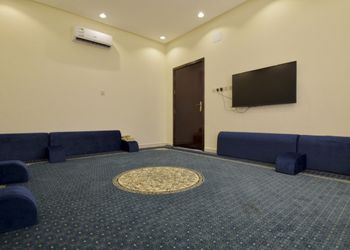 استراحة بمسطح اخضر ومجلس