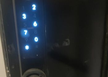 شقة بغرفتين نوم وصالة
