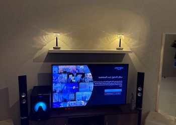 شقة بغرفة معيشة وغرفة نوم