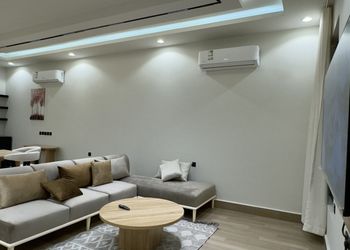 منتجع بمسطحات واطلالة على الجبل