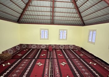 فيلا بصالة مطلة على مزرعة 