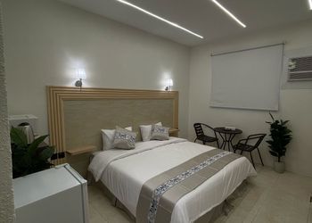 استديو استديو بسرير ماستر 