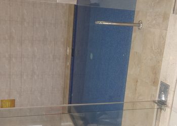 شاليه بمسبح وغرفة نوم للعرسان