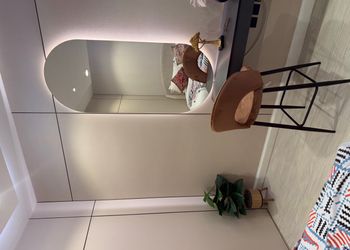 استديو بأثاث مريح وبسيط 