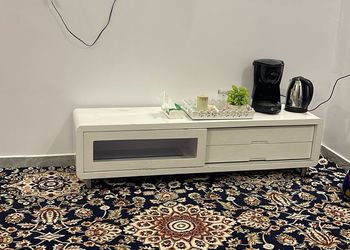 استديو بأثاث مريح وبسيط 