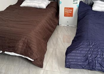 غرفة مع دورة مياة