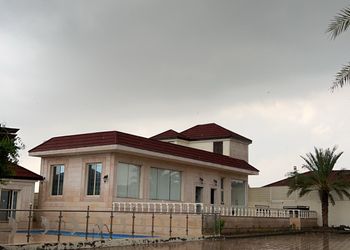 استراحة بمسطح اخضر وجلسة خارجية