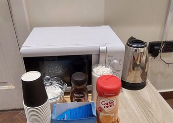 استديو بسرير ماستر وجلسه جانبيه