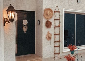 شاليه بمسطح اخضر و مسبح