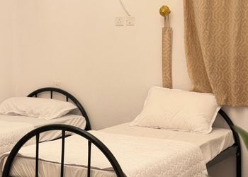 استديو بأثاث مريح وبسيط 