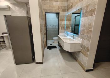 شاليه بجلسة خارجية وألعاب اطفال 