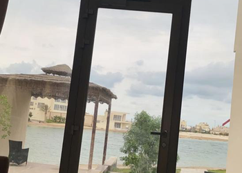 شاليه باطلاله على البحر