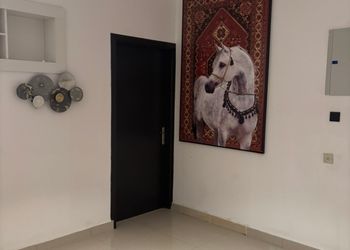 شقة بغرفتين نوم وصالة 