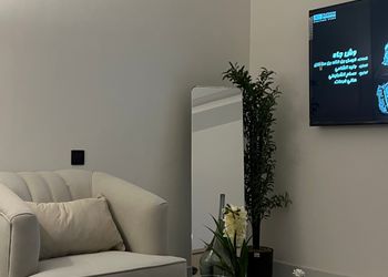استديو بأثاث مريح وبسيط 