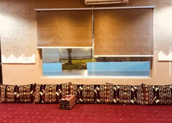 شاليه بجلسة خارجية على المسبح 