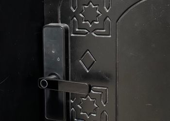 استديو بسرير ماستر وجلسة 