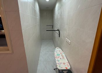شقة بثلاث غرف نوم وصالة 