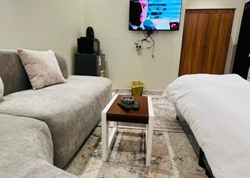 استديو بسرير ماستر وجلسة جانبية 