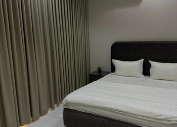 شقة بغرفة جلوس وغرفة نوم 