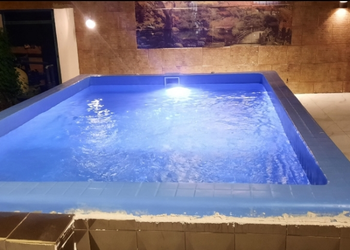 شاليه بجاكوزي ومسطح اخضر