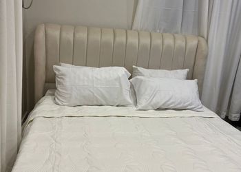 استديو بسرير ماستر وجلسة جانبية