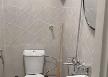 استديو بأثاث مريح وبسيط 