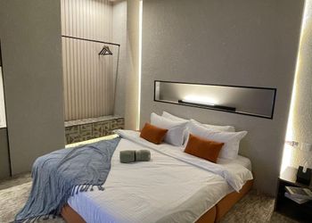 استديو بسرير ماستر 