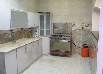 استراحة بصالة جلوس ومسبح خارجي