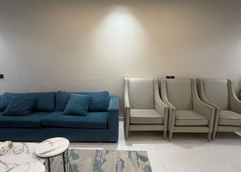 شاليه بمسطح اخضر وجلسة خارجية 