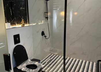 شاليه بجلسة تطل على مسبح 