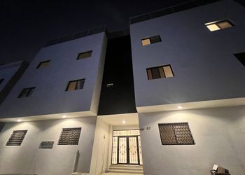 استديو بأثاث مريح وبسيط 