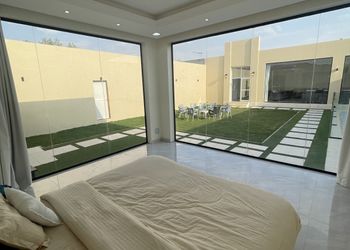 شاليه بصالة جلوس ومسبح 