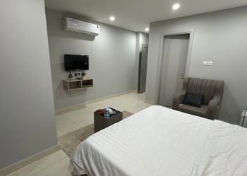 استديو باثاث مريح وبسيط 