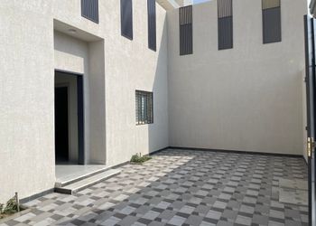 شقة بصالة وغرف نوم