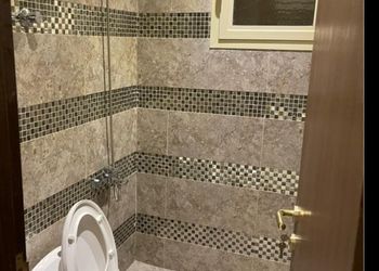 شقة بصالة أنيقة ودخول ذاتي 