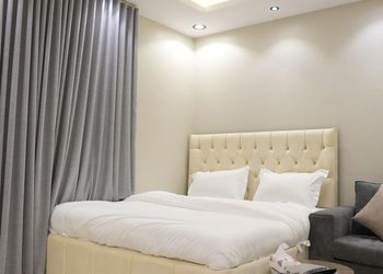 استديو بسرير ماستر وجلسة جانبية