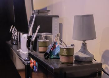 استديو بسرير ماستر وجلسة مريحة 