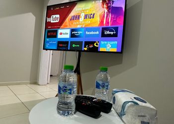 استديو بسريرين مفردة و أثاث مريح